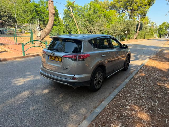 טויוטה RAV4