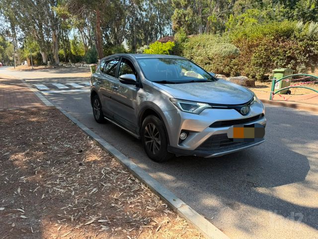טויוטה RAV4
