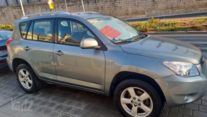 טויוטה RAV4