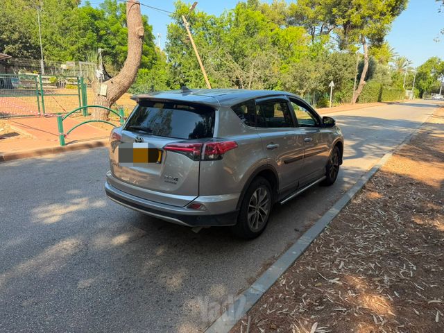 טויוטה RAV4