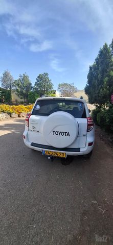 טויוטה RAV4