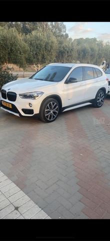 ב מ וו X1