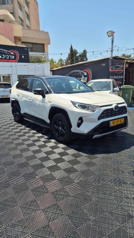 טויוטה RAV4