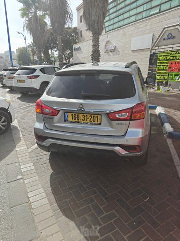 מודעת רכב מיצובישי ASX