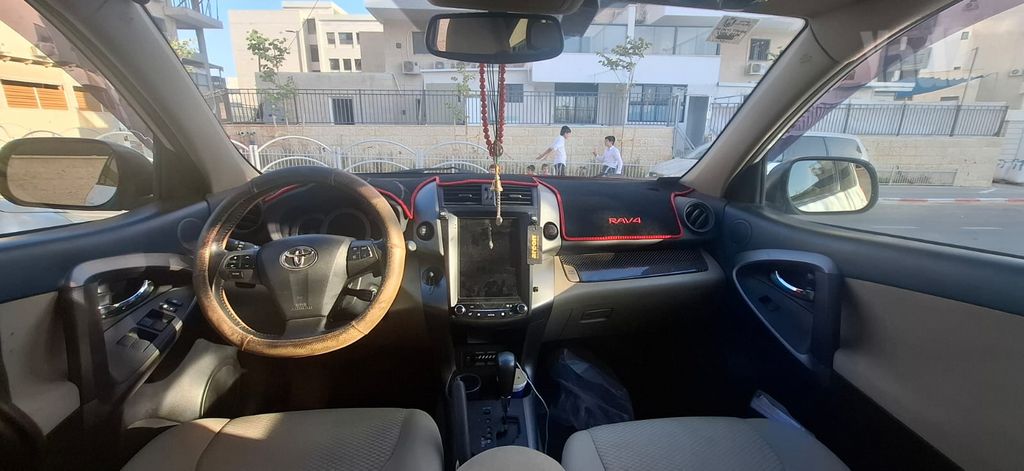 טויוטה RAV4