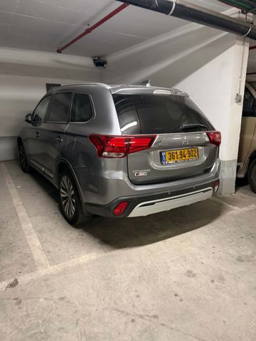 מיצובישי אאוטלנדר