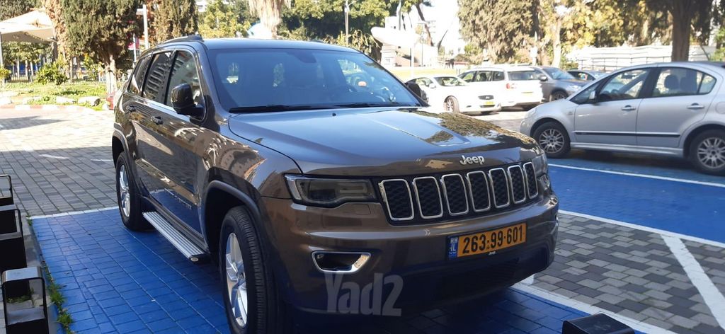 מודעת רכב ג'יפ גרנד צ'ירוקי