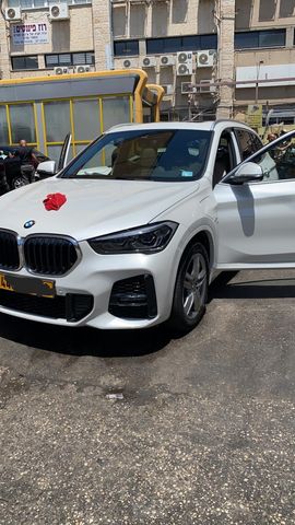 ב מ וו X1