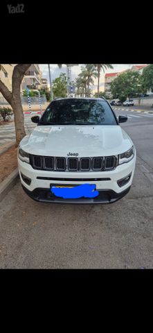 מודעת רכב ג'יפ קומפאס