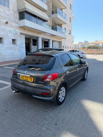פיג'ו 206