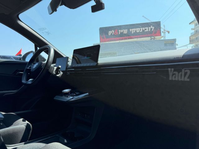 אם ג'י MG4