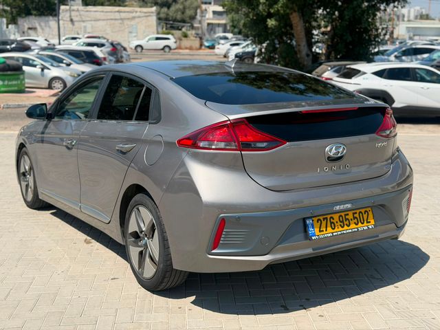 יונדאי איוניק