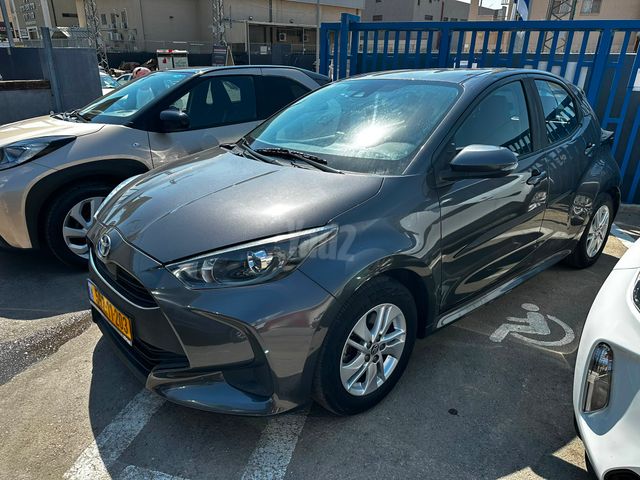 טויוטה יאריס