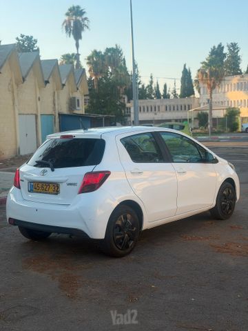 טויוטה יאריס