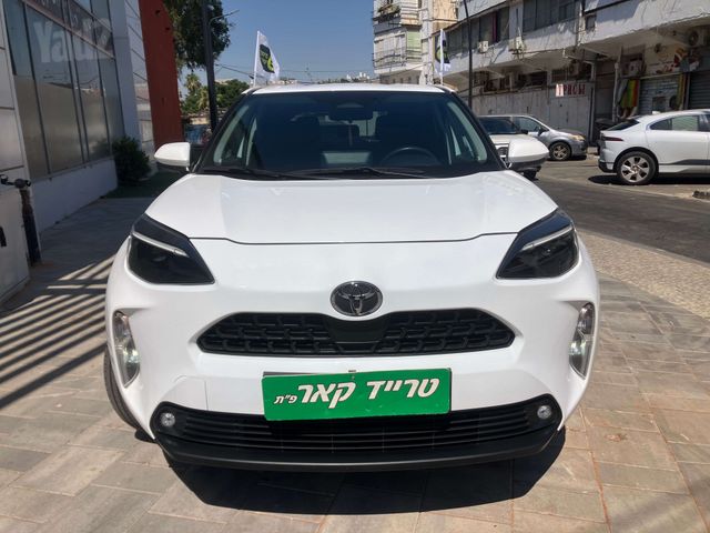 טויוטה יאריס קרוס