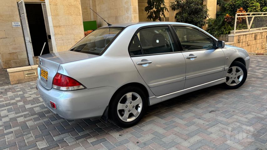 מיצובישי לנסר
