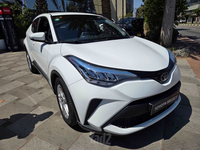 מודעת רכב טויוטה C-HR