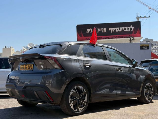 אם ג'י MG4