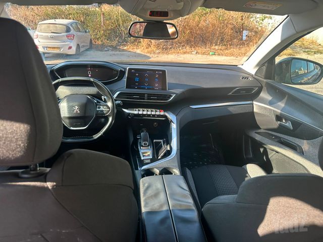 פיג'ו 3008
