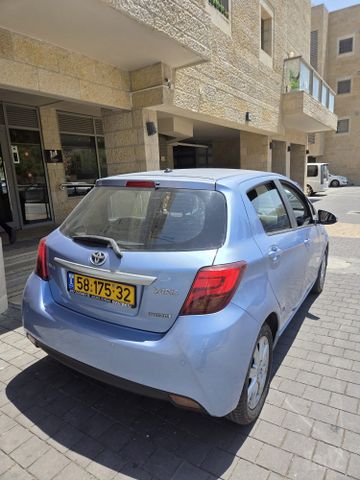 טויוטה יאריס
