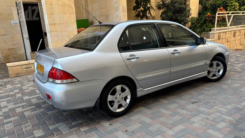 מיצובישי לנסר