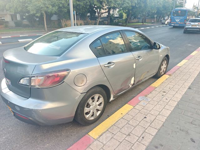 מודעת רכב מאזדה 3