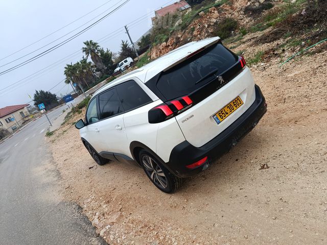 פיג'ו 5008