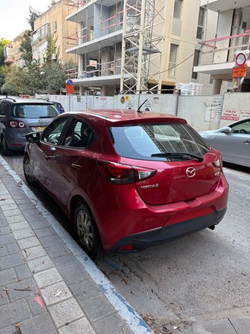 מודעת רכב מאזדה 2