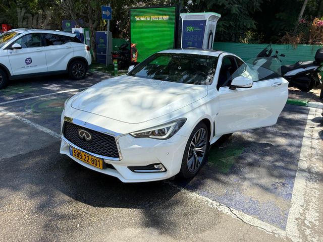 מודעת רכב אינפיניטי Q60