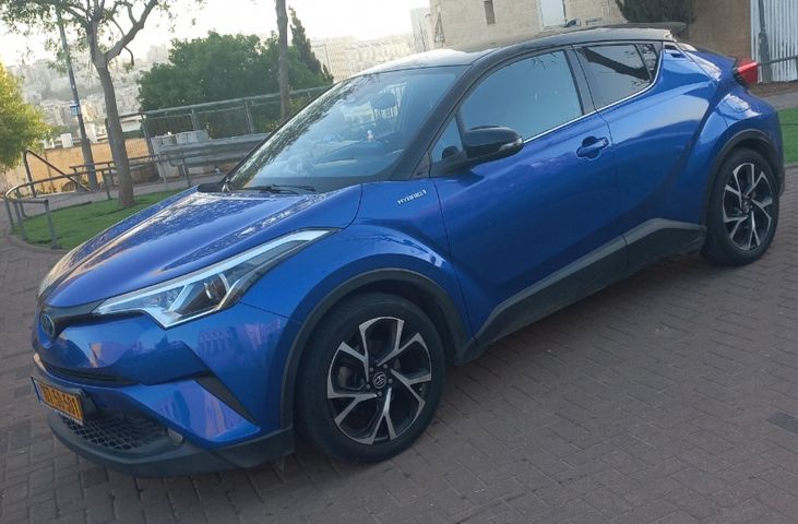 מודעת רכב טויוטה C-HR