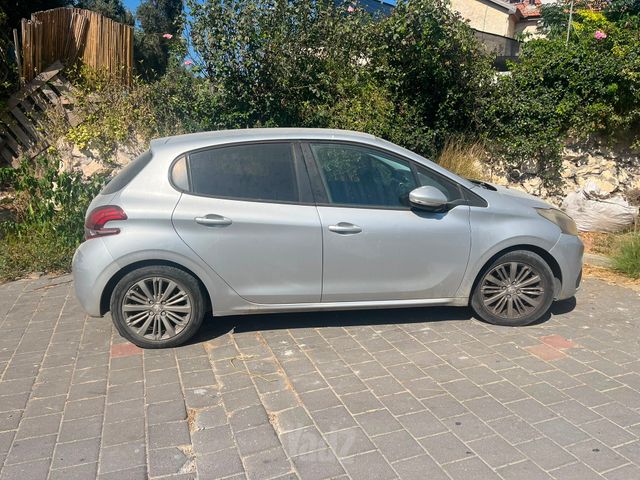 מודעת רכב פיג'ו 208