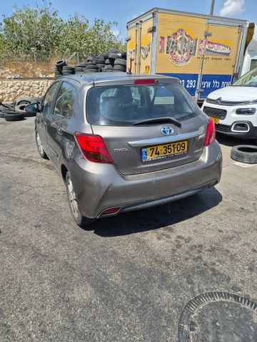 טויוטה יאריס