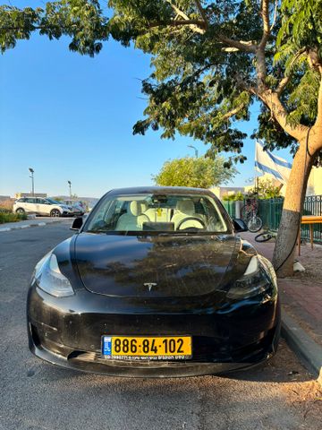 מודעת רכב טסלה מודל 3