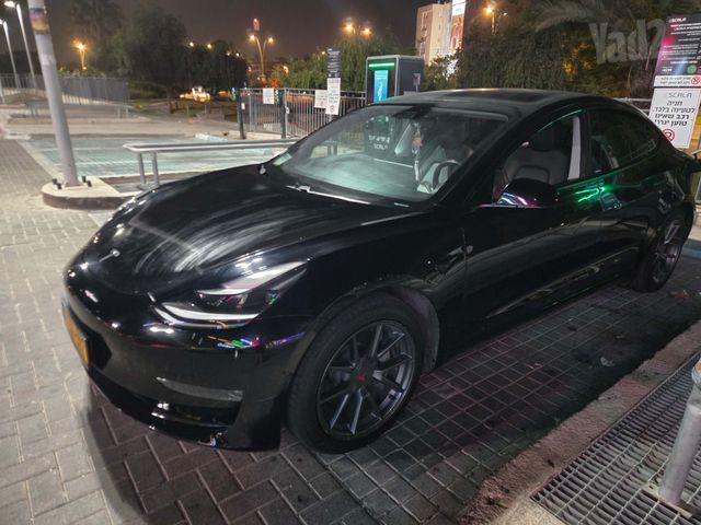 מודעת רכב טסלה מודל 3