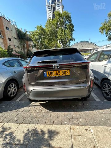 טויוטה יאריס קרוס