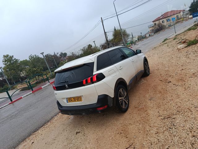 פיג'ו 5008