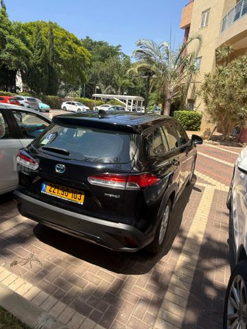 קורולה קרוס Active היברידי אוט׳ 1.8 (97 כ״ס)