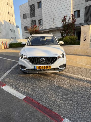 אם ג'י ZS