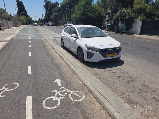 מודעת רכב יונדאי איוניק
