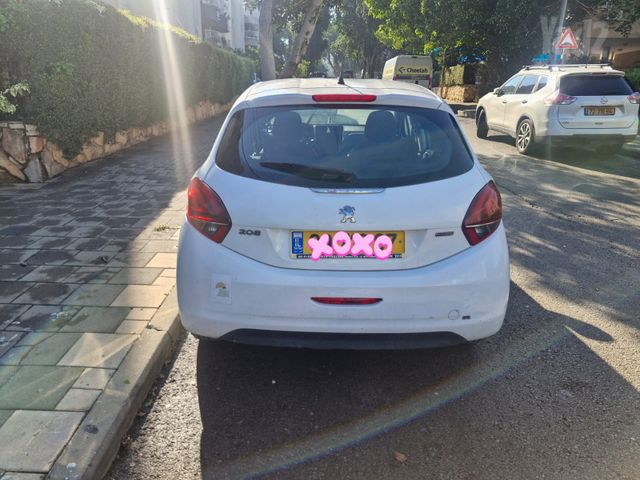 פיג'ו 208
