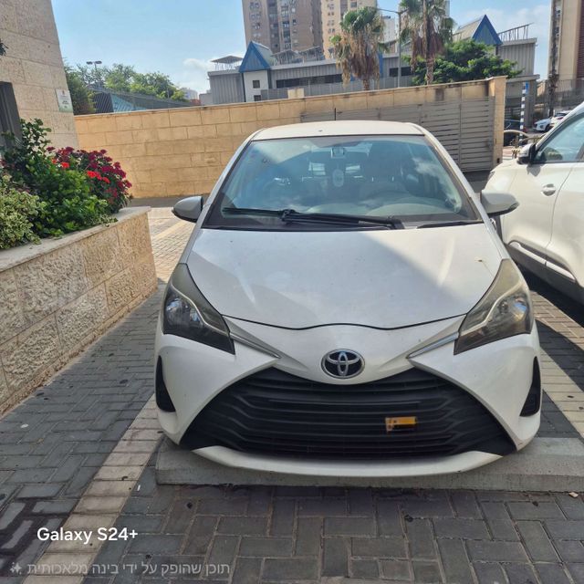 טויוטה יאריס