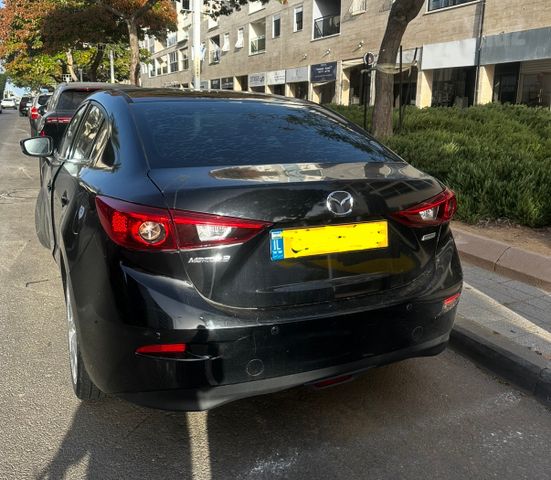 מודעת רכב מאזדה 3