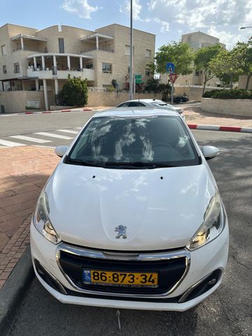 פיג'ו 208