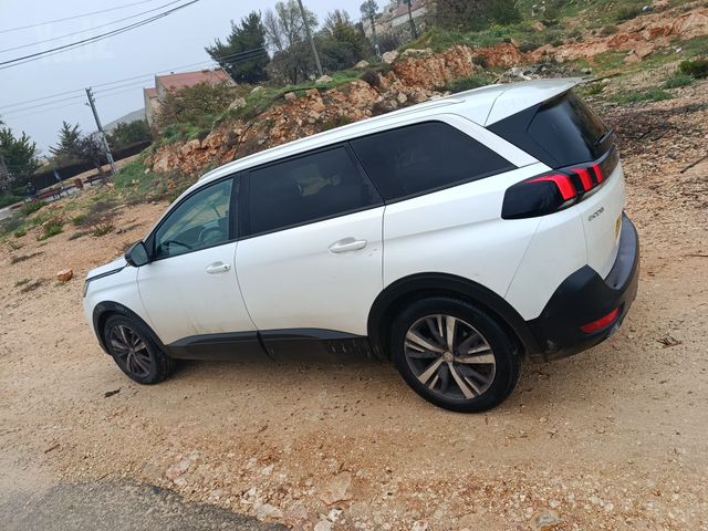 פיג'ו 5008