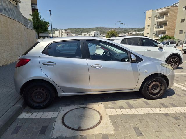 מודעת רכב מאזדה 2