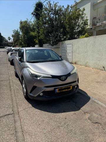 מודעת רכב טויוטה C-HR