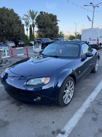 מודעת רכב מאזדה MX-5