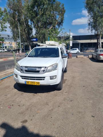 איסוזו די-מקס
