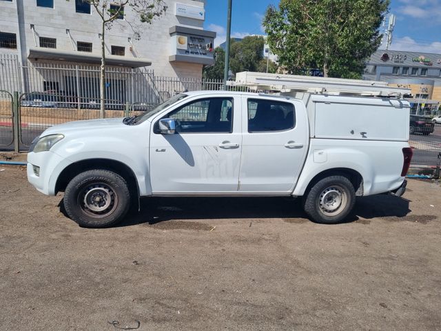 איסוזו די-מקס