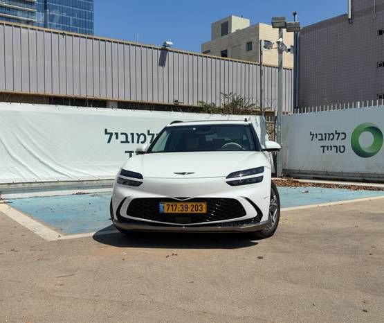 מודעת רכב ג'נסיס GV60